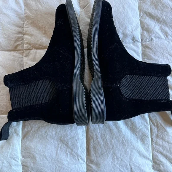 Doc Marten Flora boots - black, size 7 - Picture 2 of 7